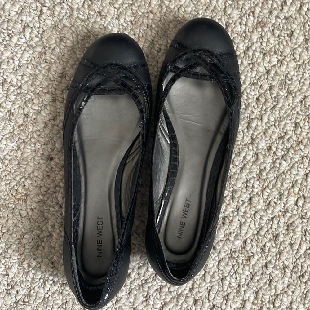 Size 8 black women’s ballet flats - Nine West